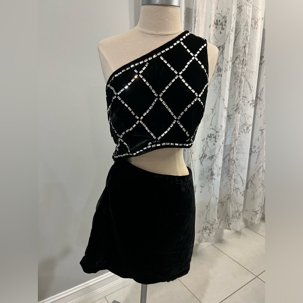Stunning Ramy Brook Black Velvet dress w/ rhinestones, sexy, luxurious, classy